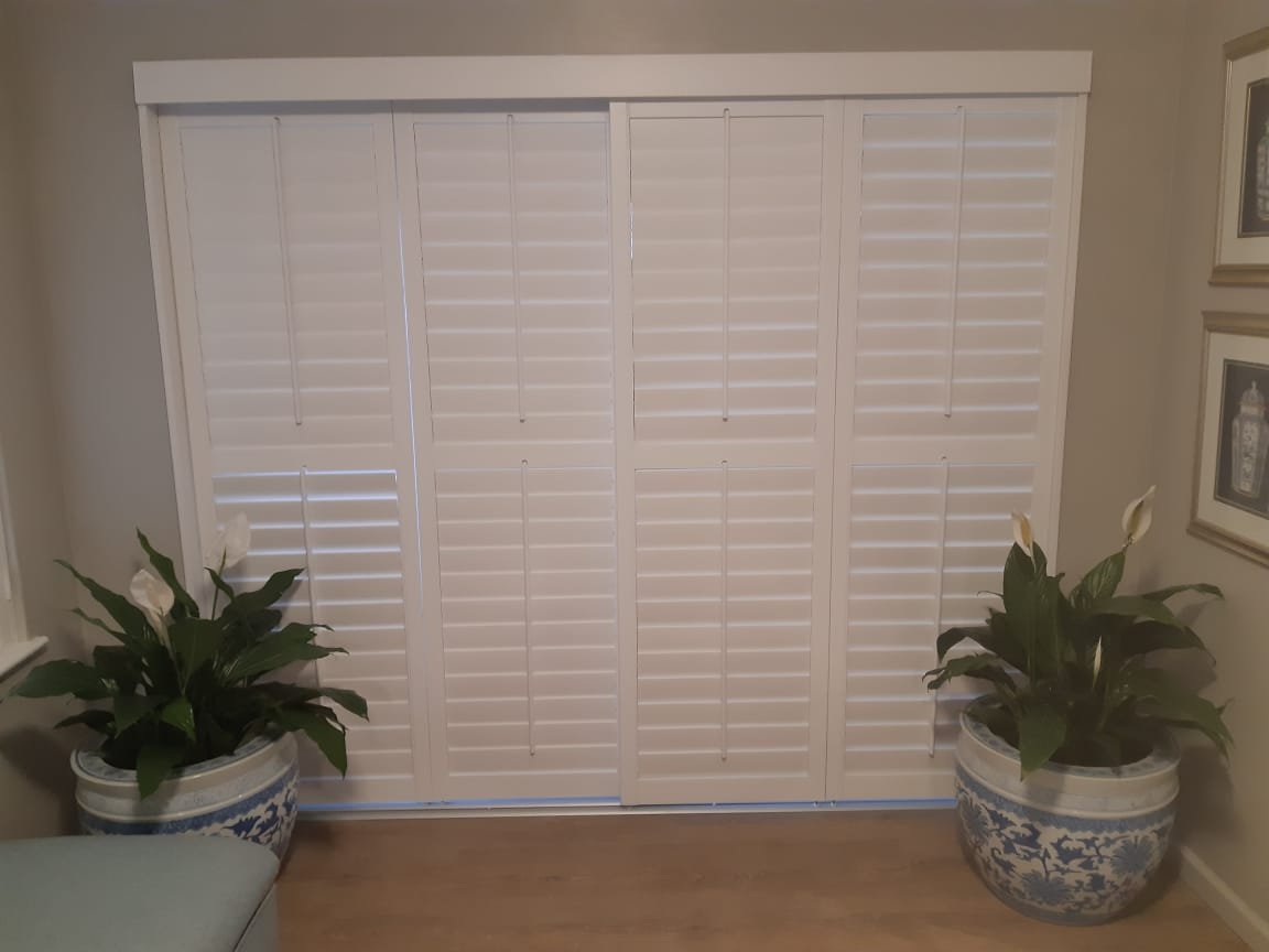 Outdoor roller blinds